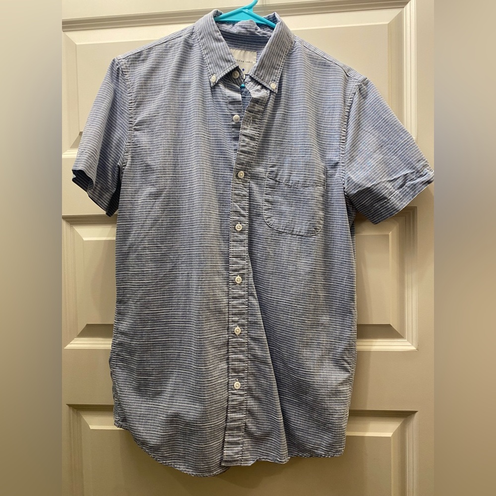 American Eagle Outfitters Men's Blue Textured Button Down Shirt